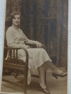 Fotografie tip Carte postala, Femeie in jilt, 1930