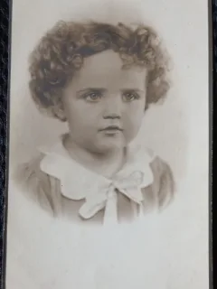 Fotografie tip Carte Postala, Fetita de 2 ani, 1932