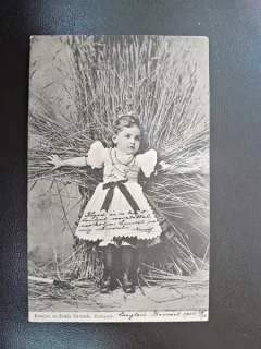 Fotografie tip carte postala, fetita, inceput de secol XX