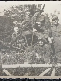 Fotografie tip Carte Postala, Grup de militari artileristi, perioada interbelica