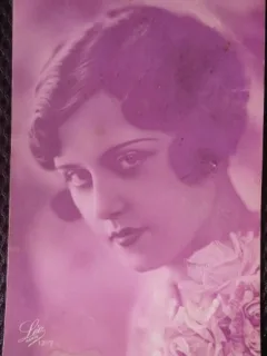Fotografie tip Carte Postala, Tanara la Paris, 1928