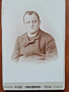 Fotografie pe carton, barbat, perioada interbelica
