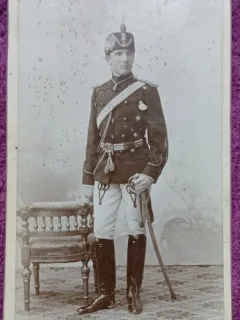 Fotografie tip CDV, Locotenent de Rosiori (cavaleist), regimentul 1 Rosiori Tecuci, 1891