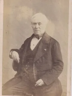 Fotografie tip CDV - perioada interbelica, reprezentand un barbat