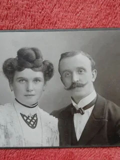 Fotografie tip CDV, sot si sotie, inceput de secol XX