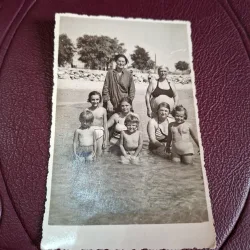 Fotografie tip carte postala , Familie pe plaja , Mangalia - 1937