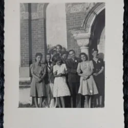 Fotografie, Grup de tineri, perioada celui de-al doilea razboi mondial