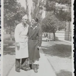 Fotografie, Medic militar impreuna cu un militar pacient, perioada celui de-al doilea razboi mondial