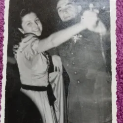 Fotografie, Militar din aramata romana, la dans cu o tanara, anii 40