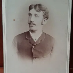 Fotografie pe carton, barbat inceput de secol XX