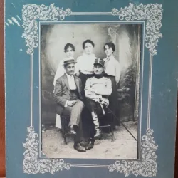 Fotografie pe carton, grup de femei si barbati, Campulung 1915