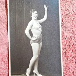 Fotografie, tanara in costum de baie, perioada interbelica