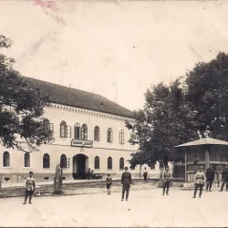 Fotografie tip carte postala din perioada interbelica
