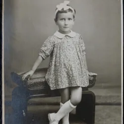Fotografie tip Carte Postala, Fetita de 4 ani, cu fundita si rochita. 1942