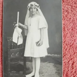 Fotografie tip carte postala, fetita la ritual catolic, 1922