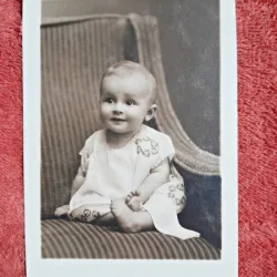 Fotografie tip carte postala, fetita Rodica Puscariu la 8 luni, 1931