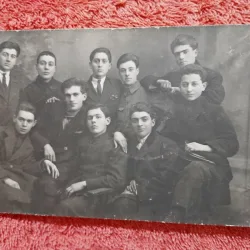 Fotografie tip carte postala, grup de elevi, perioada interbelica