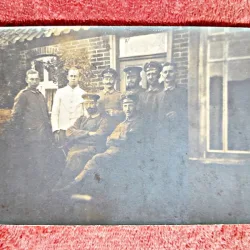 Fotografie tip carte postala, militari intr-o pauza, perioada interbelica