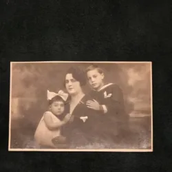 Fotografie tip carte postala - portret de familie