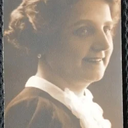 Fotografie tip Carte Postala, Portretul unei doamen, 1937