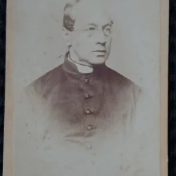 Fotografie tip CDV, Barbat cu nochelari, inceput de secol XX