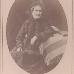 Fotografie tip CDV - perioada interbelica, reprezentand o femeie