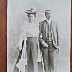 Fotografie pe carton, sot si sotie, inceput de secol XX