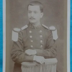 Fotografie tip CDV, Subofiter francez in uniforma de ceremonie, inceput de secol XX