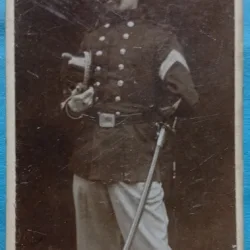 Fotografie tip CDV, Subofiter francez in uniforma de ceremonie,sfarsit de secol XIX