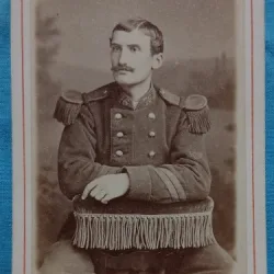 Fotografie tip CDV, Subofiter francez in uniforma de ceremonie,sfarsit de secol XIX