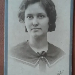 Fotografie tip CDV, tanara la 18 ani, 1913