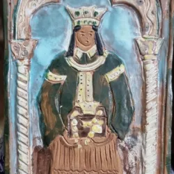 Plachetă decorativă din ceramică smălțuită – Figura nobiliară medievală, autor Ioana Botez (Curtea de Argeș)