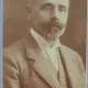 Fotografie tip Carte postala, Apostol Popescu, functionar al Casei regale timp de 40 ani, cu semnatura acestuia