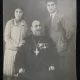 Fotografie tip Carte Postala, Preot cu decoratii impreuna cu o fata si un baiat, perioada Primului Razboi Mondial