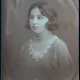Fotografie tip Carte Postala, Tanara cu sirag de perle, 1919