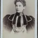 Fotografie tip CDV, femeie cu parul strans, 1896